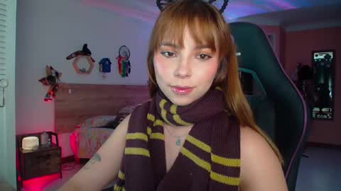 Snapshot of lolaverse chatting on October 7, 9:45 pm Lola doll online show from October 7, 9:45 pm