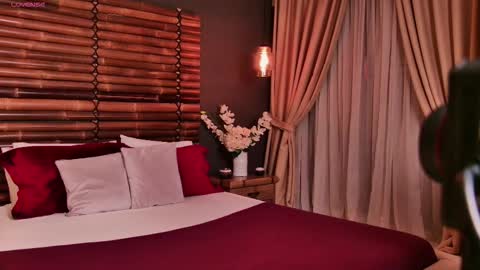 Lola online show from December 1, 7:41 pm