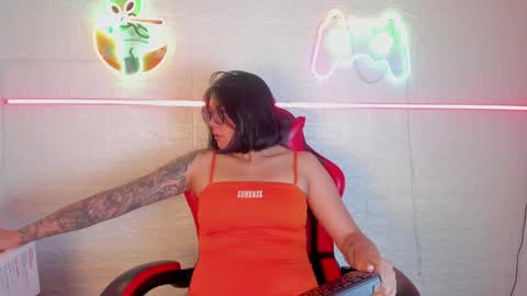 Lola online show from November 15, 11:40 am