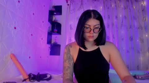 Lola online show from January 10, 11:45 am