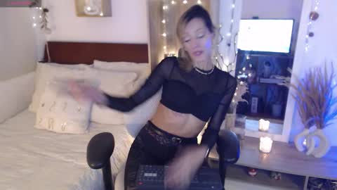 Snapshot of lolis_sweet_submisive chatting on November 15, 12:19 am Dear tippers follow me on my new cb account lennarogers online show from November 15, 12:19 am