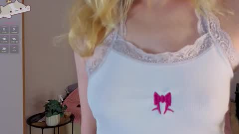 Snapshot of lollypollie chatting on February 7, 12:25 am Lolly online show from February 7, 12:25 am