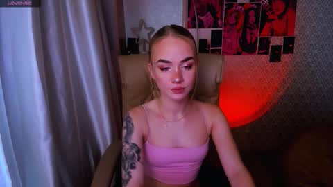 Snapshot of lollyy_baby chatting on November 15, 8:33 am Lollyy baby online show from November 15, 8:33 am