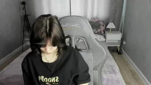 Snapshot of loly_cuttie chatting on May 18, 1:35 am Loly online show from May 18, 1:35 am