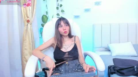 Loly online show from May 14, 3:30 pm