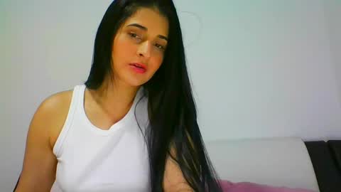 estehfania online show from January 6, 11:31 pm
