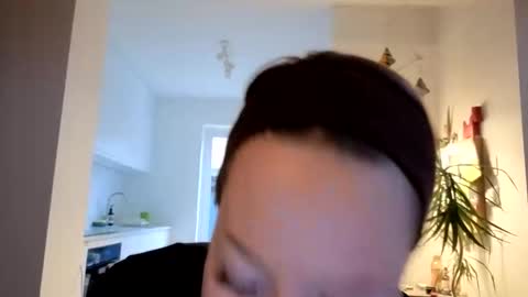 Em online show from January 8, 8:49 am