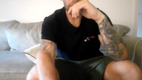 londonguy5678910 online show from June 20, 7:38 pm