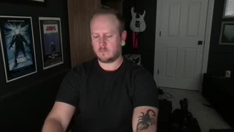 Snapshot of lone_string chatting on February 13, 10:33 pm Lone online show from February 13, 10:33 pm