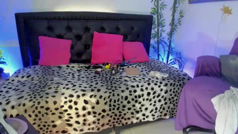 Jennifer  online show from January 13, 6:13 pm