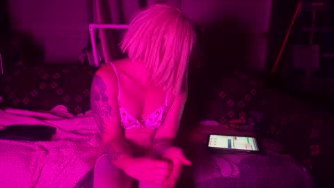 longbeachcd69 online show from January 10, 1:35 pm