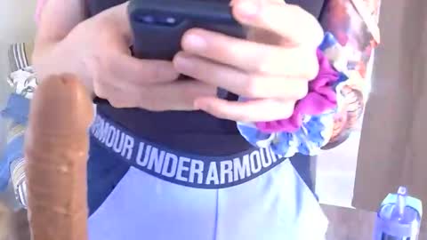 Snapshot of longlegstammy chatting on May 16, 7:45 pm Cutenurse91 online show from May 16, 7:45 pm