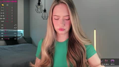 Snapshot of longoriaeva chatting on December 22, 10:56 am Eva online show from December 22, 10:56 am