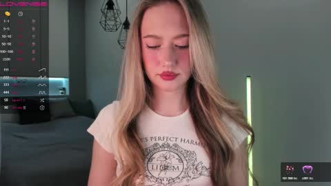 Snapshot of longoriaeva chatting on February 10, 11:58 am Eva online show from February 10, 11:58 am