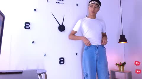 Snapshot of look_pirs chatting on January 6, 3:21 am look pirs online show from January 6, 3:21 am