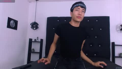 Snapshot of look_pirs chatting on January 7, 7:27 pm look pirs online show from January 7, 7:27 pm