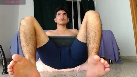 Snapshot of looki_16 chatting on December 3, 2:47 am looki 16 online show from December 3, 2:47 am