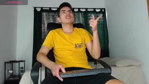 Snapshot of looki_16 chatting on February 3, 12:14 pm looki 16 online show from February 3, 12:14 pm
