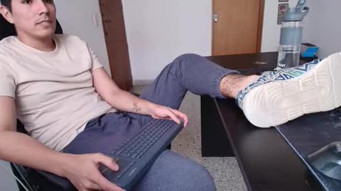 Snapshot of looki_16 chatting on October 17, 4:31 pm looki 16 online show from October 17, 4:31 pm