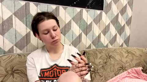 EVA online show from November 30, 4:00 pm