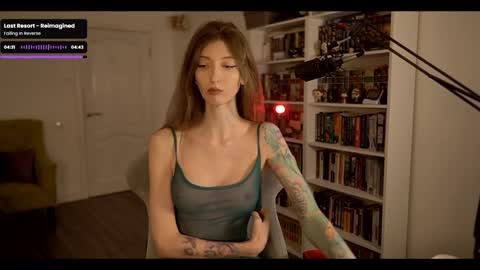 Snapshot of loony_moony chatting on February 17, 10:45 am loony_moony online show from February 17, 10:45 am