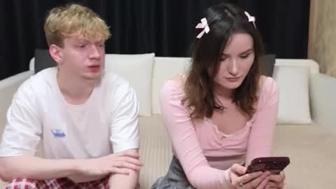 Jean and Isa right couple Mark and Eva left couple online show from November 16, 10:43 am