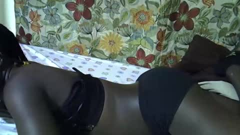 Snapshot of lora_amor chatting on February 26, 2:43 am lora_amor online show from February 26, 2:43 am