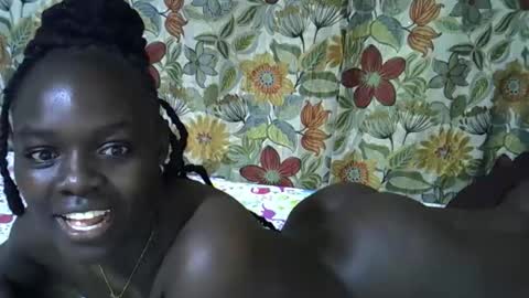 Snapshot of lora_amor chatting on April 4, 9:34 pm lora_amor online show from April 4, 9:34 pm
