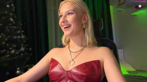 Snapshot of lora_hellyeah chatting on December 19, 2:24 pm Lora heil online show from December 19, 2:24 pm