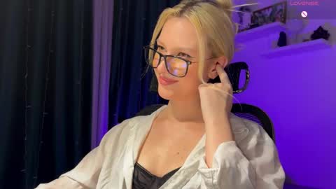 Snapshot of lora_hellyeah chatting on January 15, 3:16 pm Lora heil online show from January 15, 3:16 pm