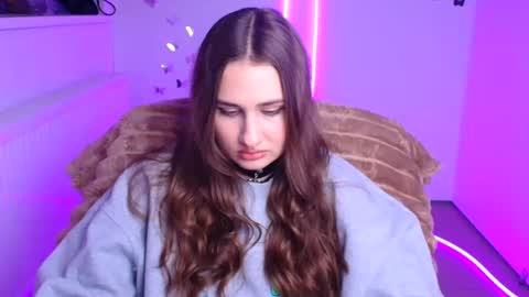 Lora online show from February 5, 1:05 pm