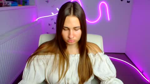 Snapshot of lora_kisses chatting on August 5, 5:54 am Lora online show from August 5, 5:54 am