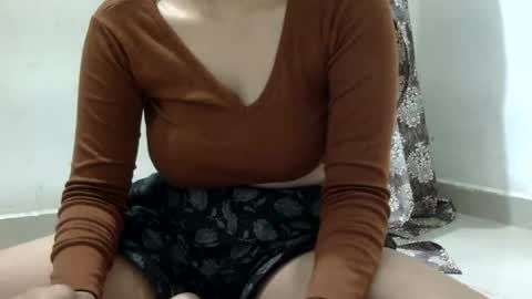 Snapshot of loraa_baby chatting on June 15, 10:34 pm Loraa online show from June 15, 10:34 pm