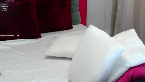 loradelniro1 online show from March 25, 1:28 pm