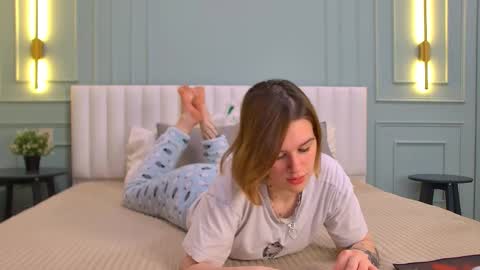 Snapshot of lorapuffs chatting on October 14, 4:19 pm Lora online show from October 14, 4:19 pm