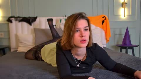 Snapshot of lorapuffs chatting on October 28, 4:20 pm Lora online show from October 28, 4:20 pm