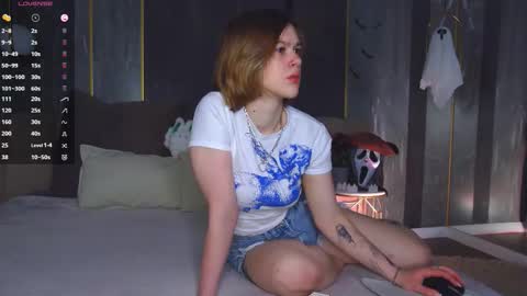 Snapshot of lorapuffs chatting on November 2, 4:31 pm Lora online show from November 2, 4:31 pm