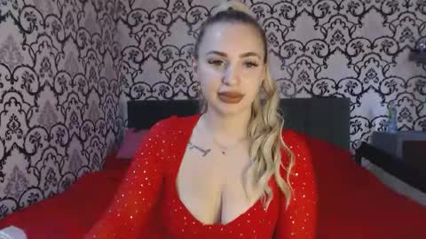 Queen LoraSinClare online show from October 16, 9:10 am