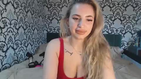 Queen LoraSinClare online show from November 11, 9:09 am