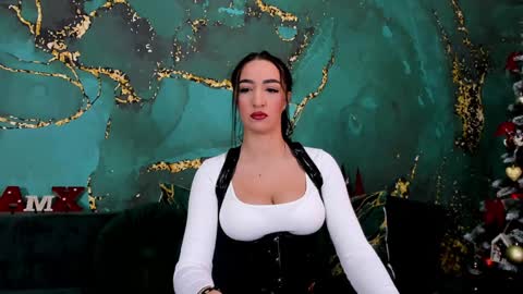 Miss online show from December 13, 8:20 am