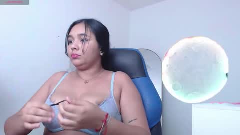 Snapshot of loreaniss chatting on February 8, 9:45 am loreanis online show from February 8, 9:45 am