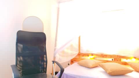 Snapshot of loreaniss chatting on February 14, 7:32 pm loreanis online show from February 14, 7:32 pm