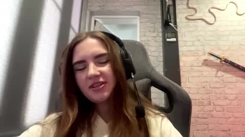 Snapshot of loreanyeatman chatting on October 14, 5:19 am Molly online show from October 14, 5:19 am