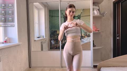 Snapshot of loreeluben chatting on October 24, 5:15 am Olivia online show from October 24, 5:15 am