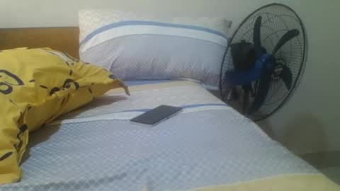 Snapshot of loreencutie chatting on October 22, 5:08 am loreen online show from October 22, 5:08 am