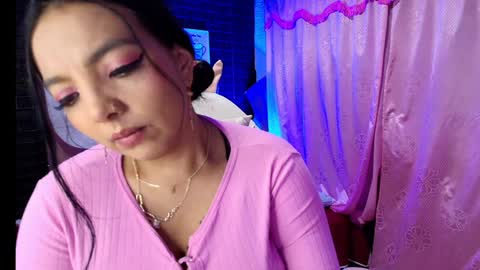 Snapshot of loren_44tits chatting on December 6, 10:41 pm Loren online show from December 6, 10:41 pm