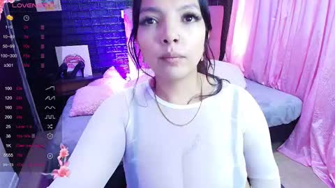 Snapshot of loren_44tits chatting on October 6, 9:23 pm Loren online show from October 6, 9:23 pm