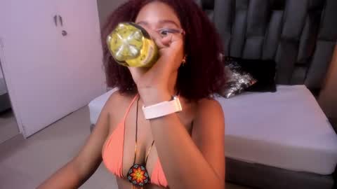 Lorena Vieira  online show from January 11, 7:49 pm