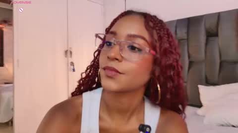 Lorena Vieira  online show from September 23, 8:23 pm