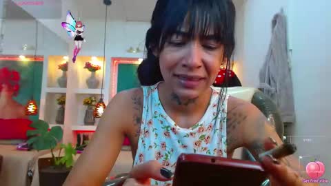 Snapshot of lorenapinto_ chatting on October 16, 2:12 am lore online show from October 16, 2:12 am